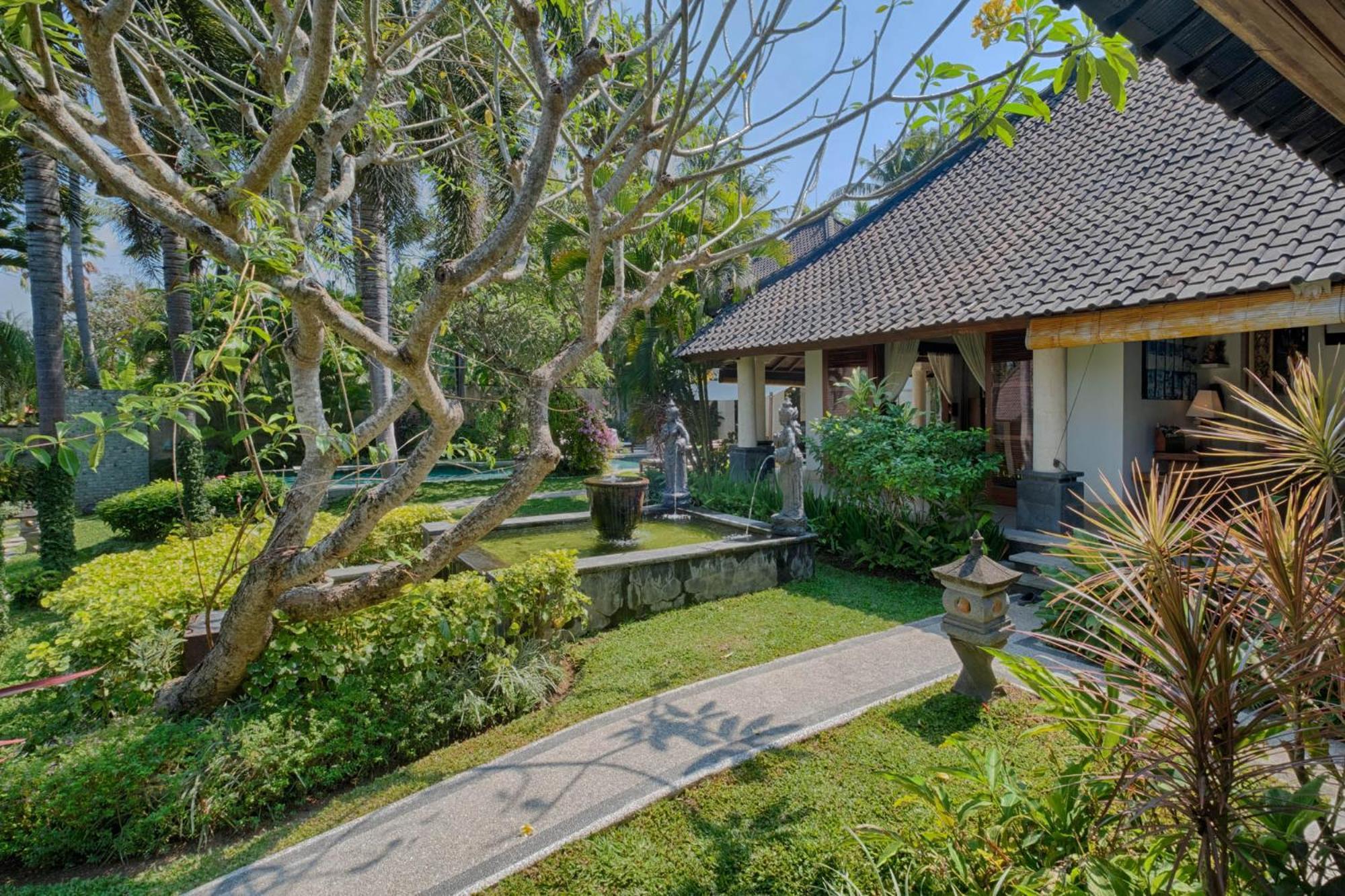 Kutus Kutus Saba Beach Villa Yogyakarta Exteriör bild