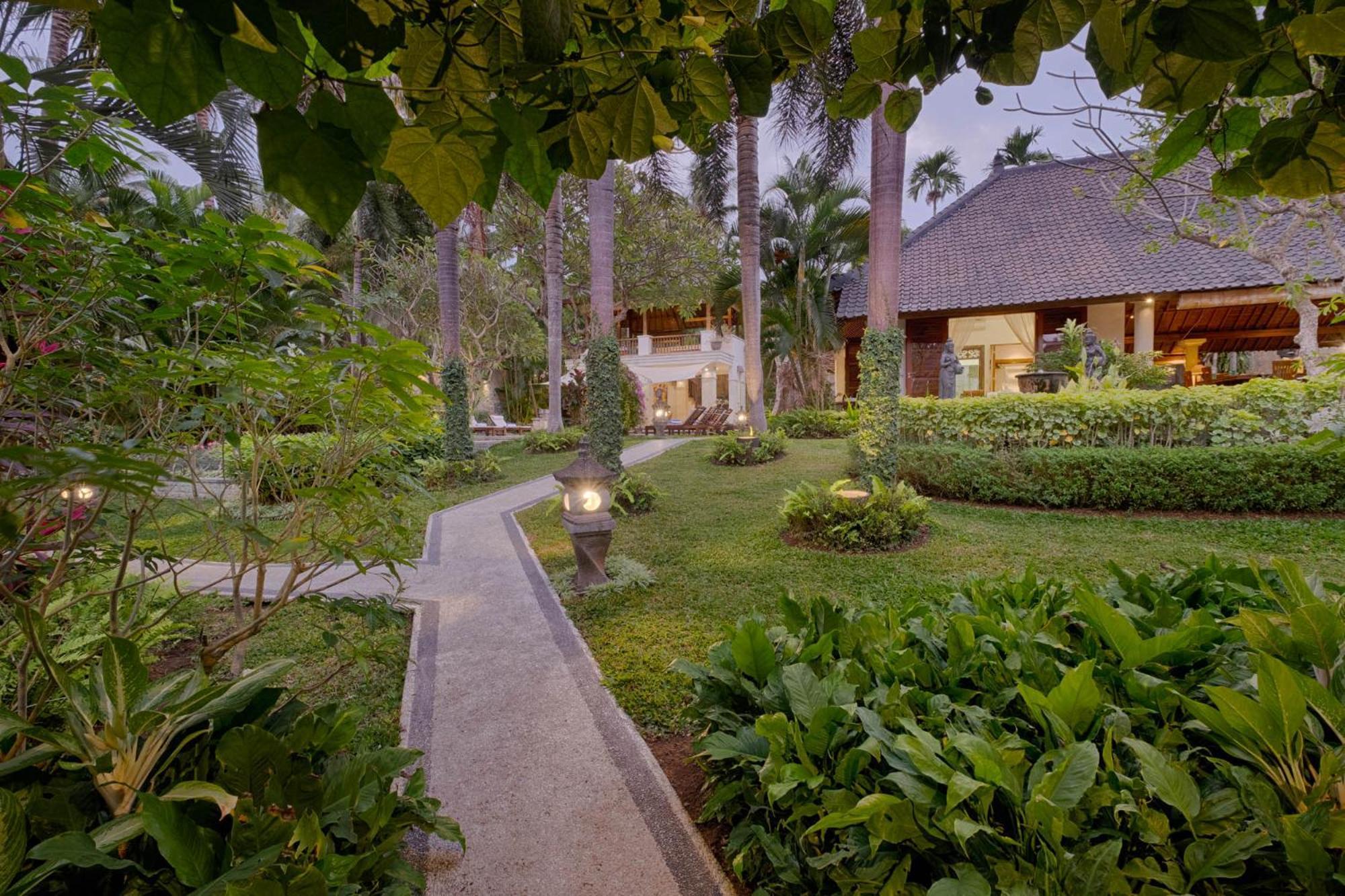 Kutus Kutus Saba Beach Villa Yogyakarta Exteriör bild